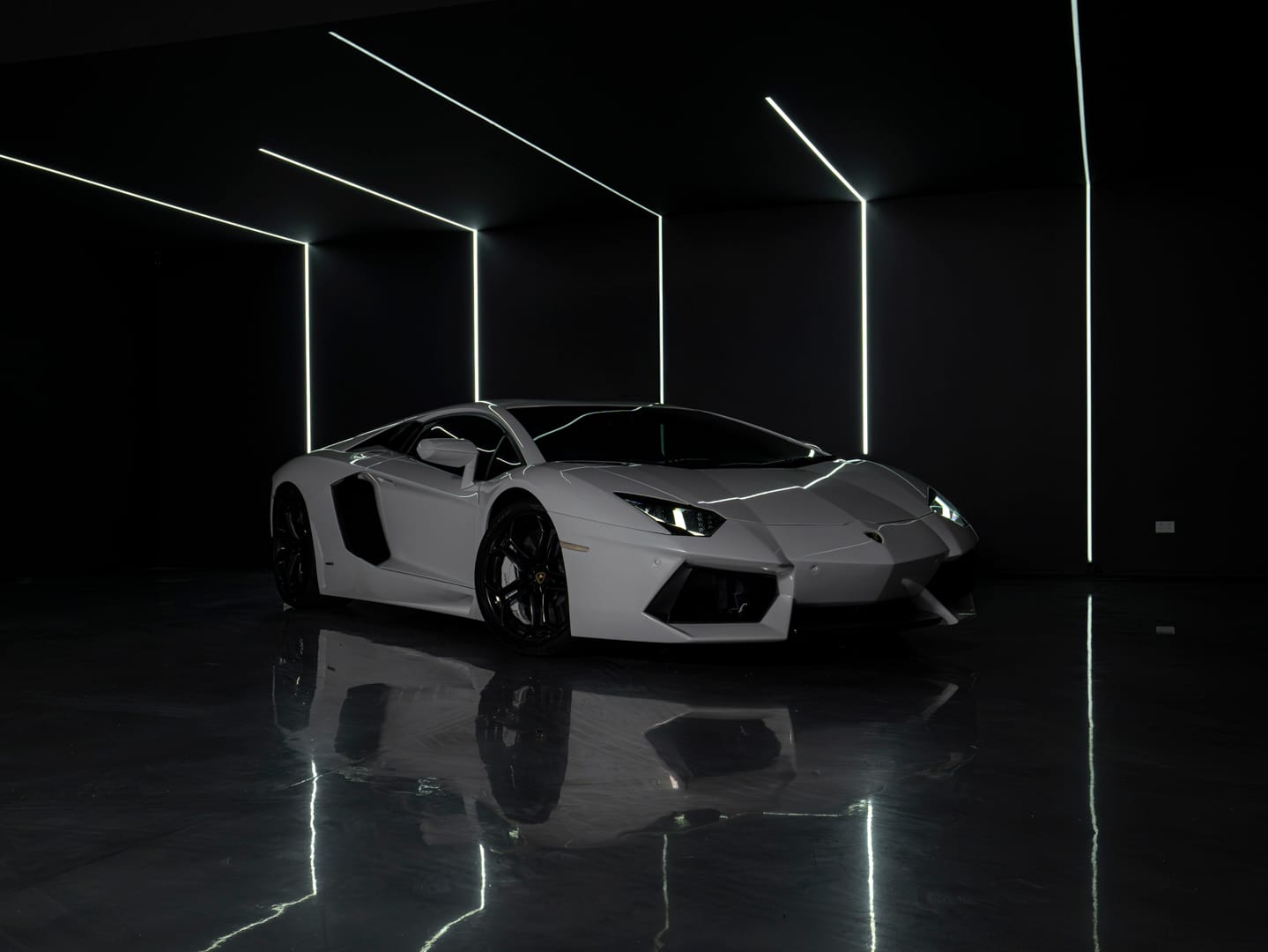 Lamborghini Aventador White 2