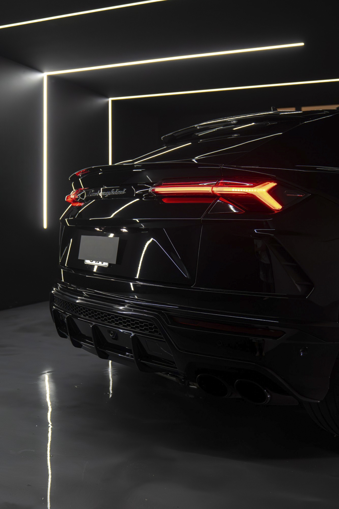 lamborghini urus black 3