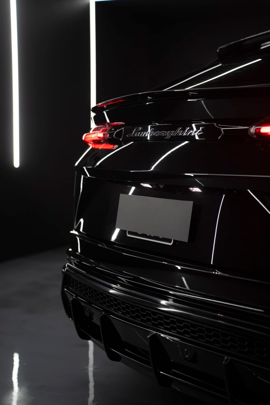 lamborghini urus black 4