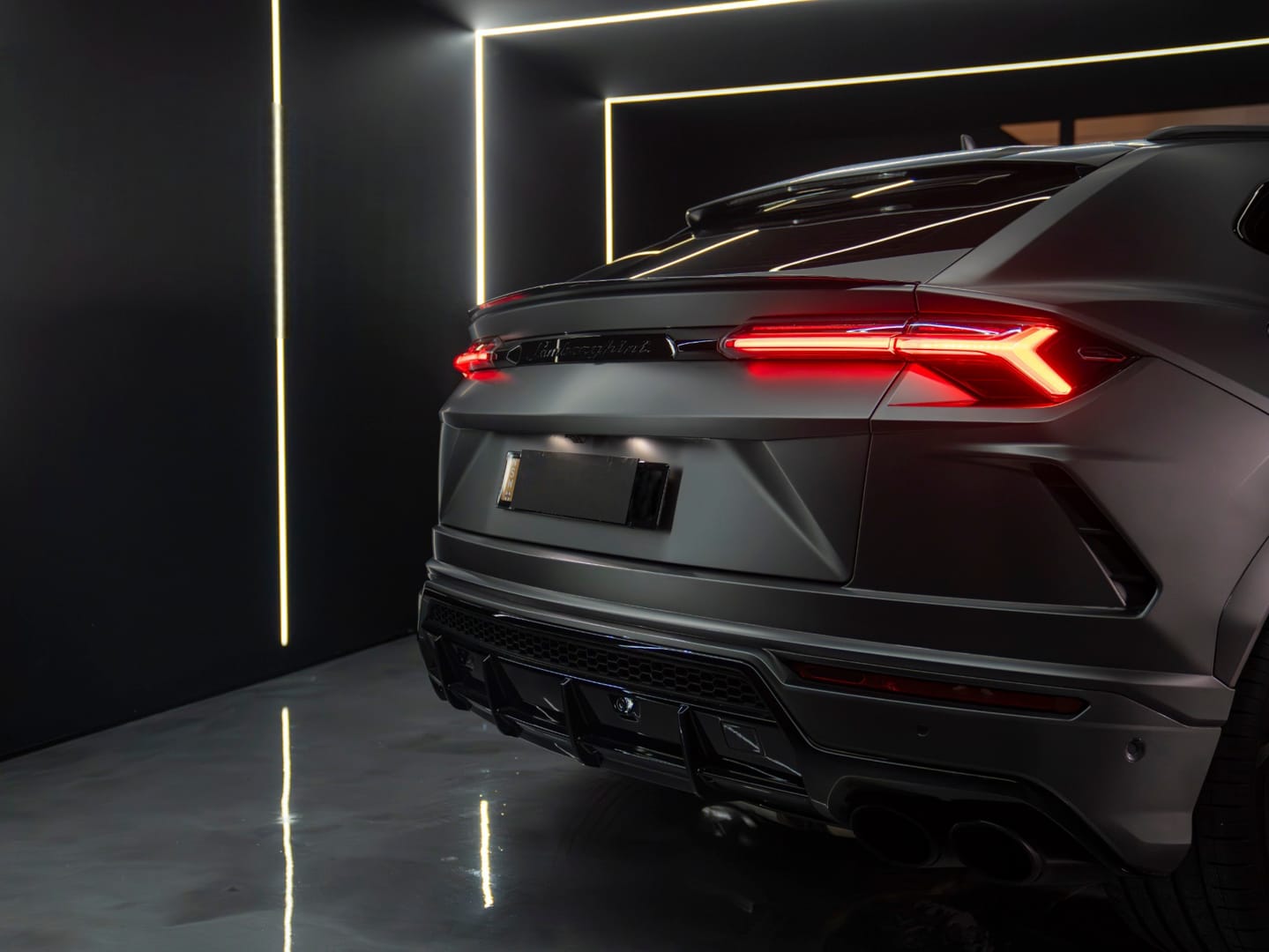 lamborghini urus grey 3