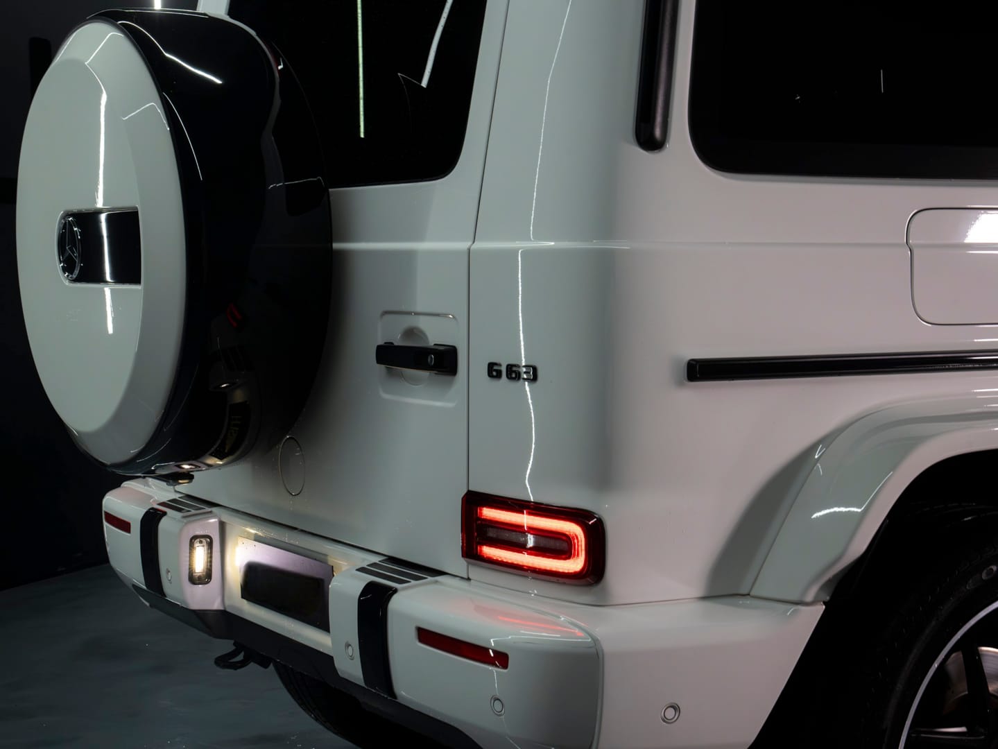 mercedese g63 white 6